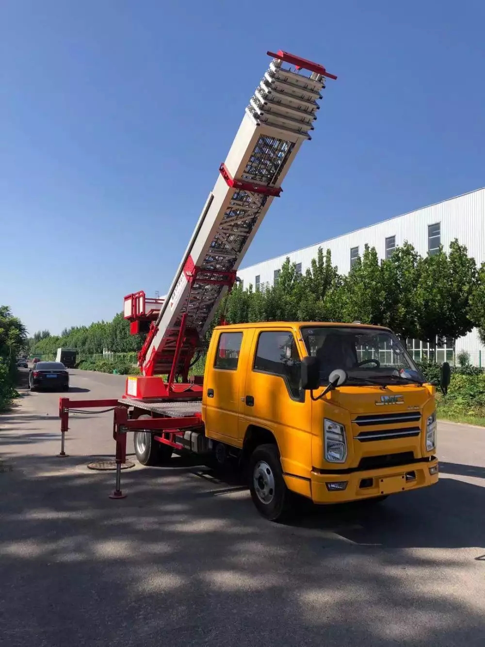 中平镇附近的云梯车出租服务：轻松解决高空作业需求