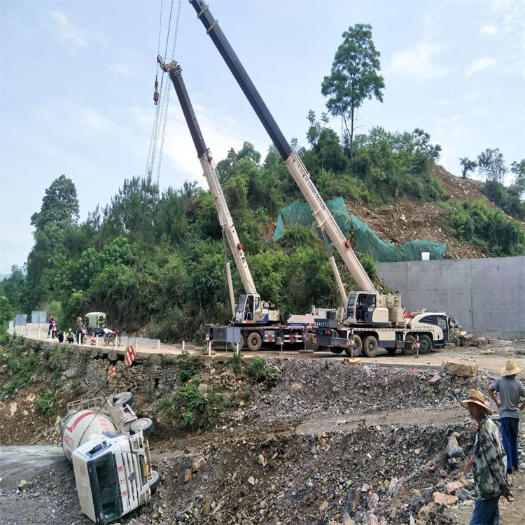 中平镇汽车掉沟里叫吊车救援要多少钱